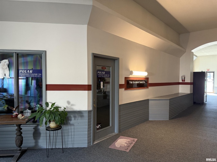 300 MAIN Street, Carbondale, Illinois 62901, 0 , 0 ,0,Commercial Sale,For Sale,MAIN,0,RMAQC4261611