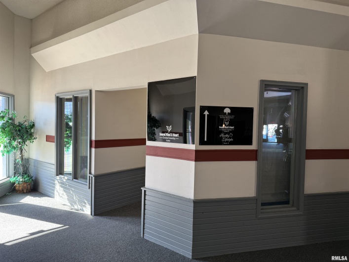 300 MAIN Street, Carbondale, Illinois 62901, 0 , 0 ,0,Commercial Sale,For Sale,MAIN,0,RMAQC4261611