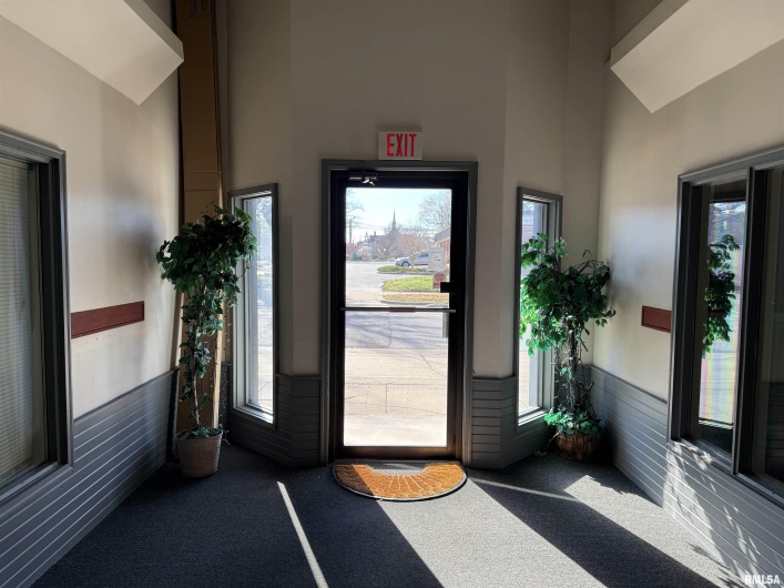 300 MAIN Street, Carbondale, Illinois 62901, 0 , 0 ,0,Commercial Sale,For Sale,MAIN,0,RMAQC4261611