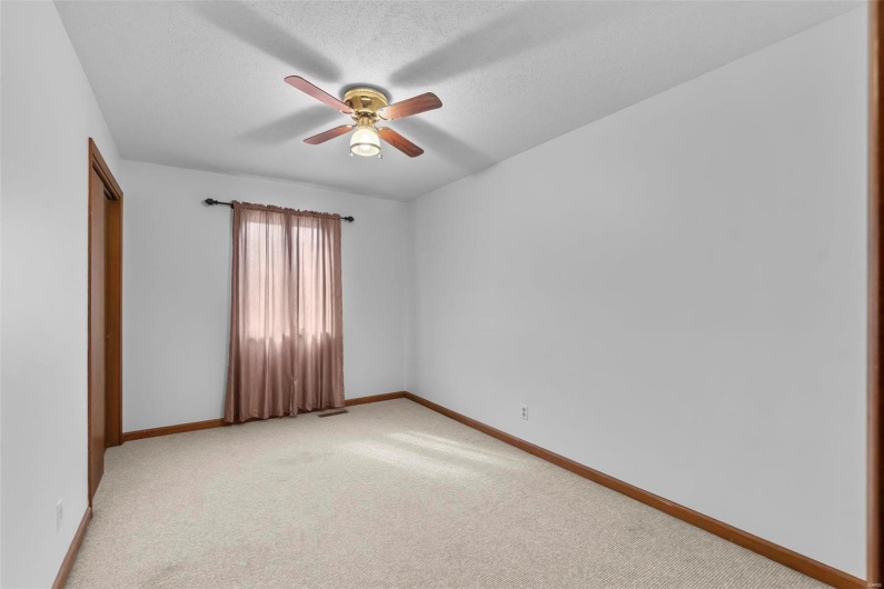 2013 Lee Drive, Cape Girardeau, Missouri 63701, 5 Bedrooms Bedrooms, 13 Rooms Rooms,3 BathroomsBathrooms,Residential,For Sale,Lee,MAR25008261