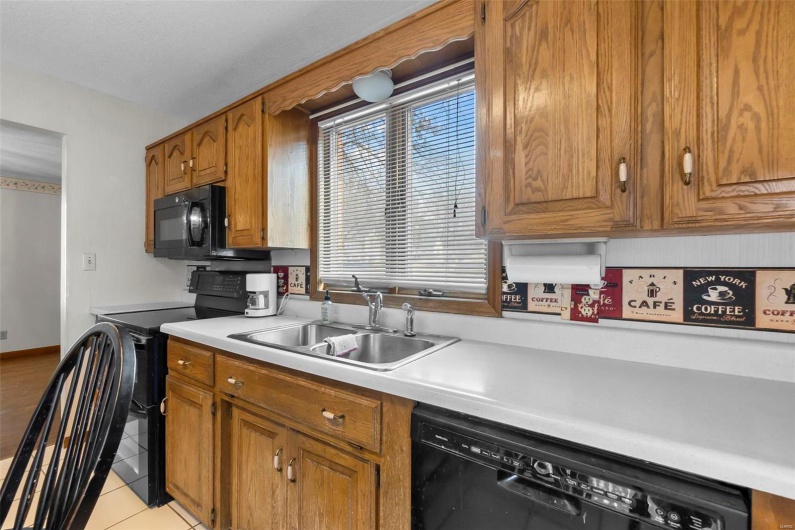 2013 Lee Drive, Cape Girardeau, Missouri 63701, 5 Bedrooms Bedrooms, 13 Rooms Rooms,3 BathroomsBathrooms,Residential,For Sale,Lee,MAR25008261