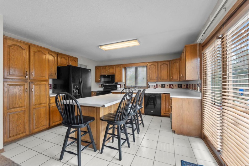 2013 Lee Drive, Cape Girardeau, Missouri 63701, 5 Bedrooms Bedrooms, 13 Rooms Rooms,3 BathroomsBathrooms,Residential,For Sale,Lee,MAR25008261