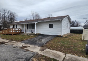 1610 Benton Ave, Johnston City, Illinois 62951, 2 Bedrooms Bedrooms, 6 Rooms Rooms,1 BathroomBathrooms,Residential,For Sale,Benton Ave,MAR25007396