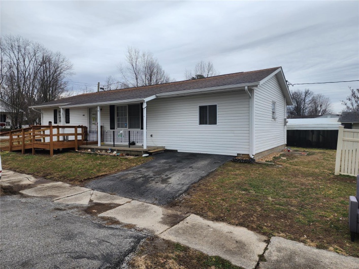 View of front of home featuring a front yard and covered porch