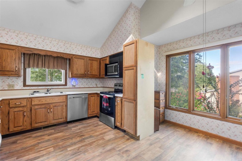 3914 Carolewood, Cape Girardeau, Missouri 63701, 4 Bedrooms Bedrooms, 8 Rooms Rooms,3 BathroomsBathrooms,Residential,For Sale,Carolewood,MAR25015412