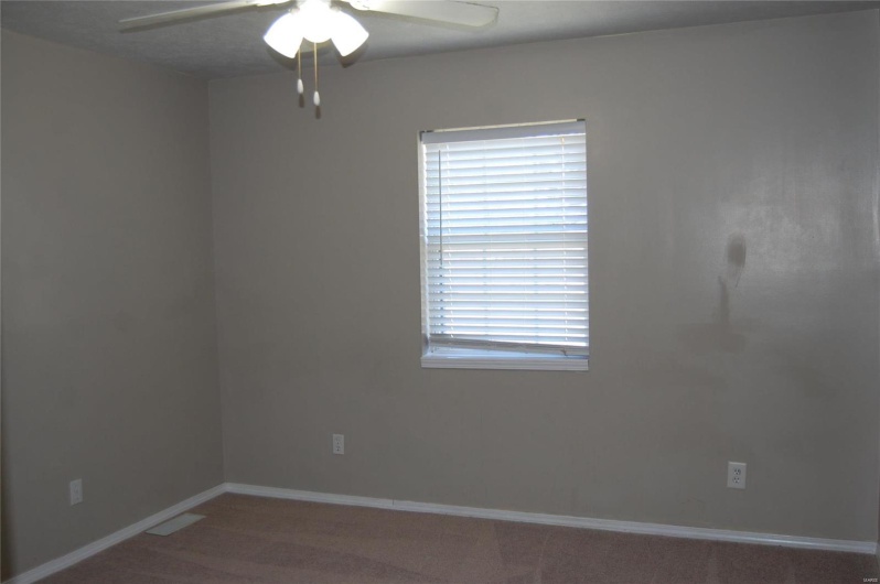Unfurnished room featuring baseboards, visible vents, and a ceiling fan