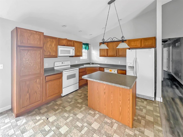 86 Fox Drive, Farmington, Missouri 63640, 3 Bedrooms Bedrooms, 6 Rooms Rooms,2 BathroomsBathrooms,Residential,For Sale,Fox,MAR25017905