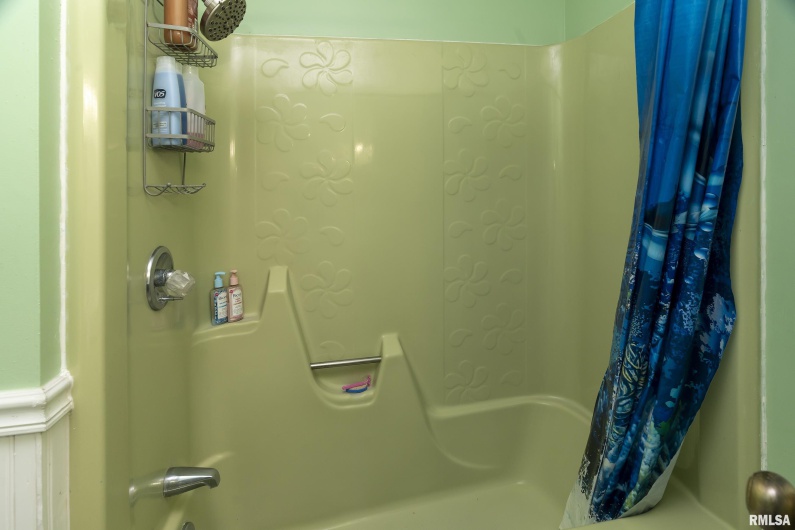 17 BLACKBERRY Lane, Herrin, Illinois 62948, 4 Bedrooms Bedrooms, 0 ,2 BathroomsBathrooms,Residential,For Sale,BLACKBERRY,0,RMAEB457261
