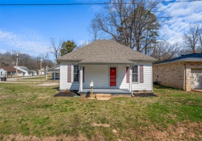 1107 Hickory Street, Poplar Bluff, Missouri 63901, 2 Bedrooms Bedrooms, 4 Rooms Rooms,1 BathroomBathrooms,Residential,For Sale,Hickory,MAR25018132