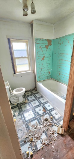 2830 State Street, Chester, Illinois 62233, 2 Bedrooms Bedrooms, 6 Rooms Rooms,1 BathroomBathrooms,Residential,For Sale,State,MAR25018157