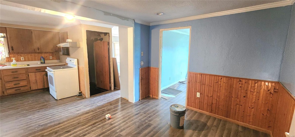 2830 State Street, Chester, Illinois 62233, 2 Bedrooms Bedrooms, 6 Rooms Rooms,1 BathroomBathrooms,Residential,For Sale,State,MAR25018157