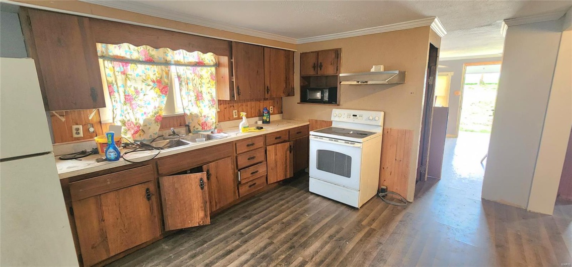 2830 State Street, Chester, Illinois 62233, 2 Bedrooms Bedrooms, 6 Rooms Rooms,1 BathroomBathrooms,Residential,For Sale,State,MAR25018157