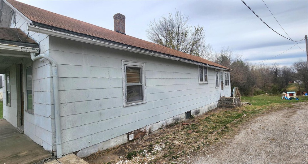 2830 State Street, Chester, Illinois 62233, 2 Bedrooms Bedrooms, 6 Rooms Rooms,1 BathroomBathrooms,Residential,For Sale,State,MAR25018157