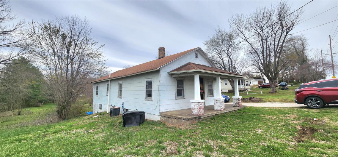 2830 State Street, Chester, Illinois 62233, 2 Bedrooms Bedrooms, 6 Rooms Rooms,1 BathroomBathrooms,Residential,For Sale,State,MAR25018157