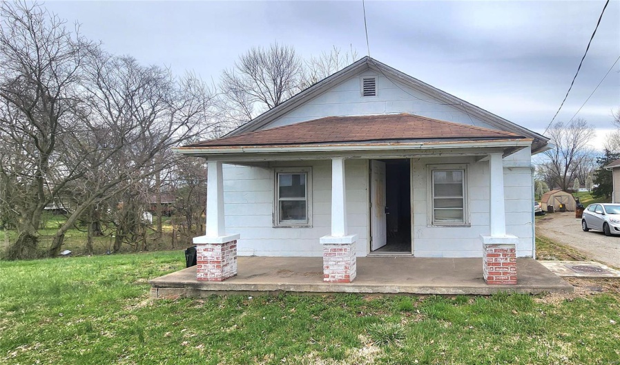 2830 State Street, Chester, Illinois 62233, 2 Bedrooms Bedrooms, 6 Rooms Rooms,1 BathroomBathrooms,Residential,For Sale,State,MAR25018157
