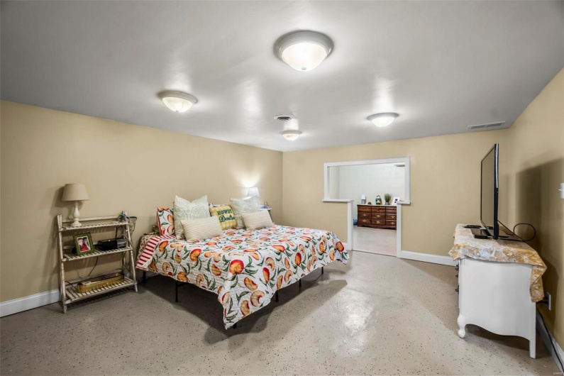 1034 Old Cape Road, Jackson, Missouri 63755, 10 Rooms Rooms,2 BathroomsBathrooms,Residential,For Sale,Old Cape Road,MAR24003502