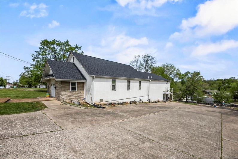1034 Old Cape Road, Jackson, Missouri 63755, 10 Rooms Rooms,2 BathroomsBathrooms,Residential,For Sale,Old Cape Road,MAR24003502