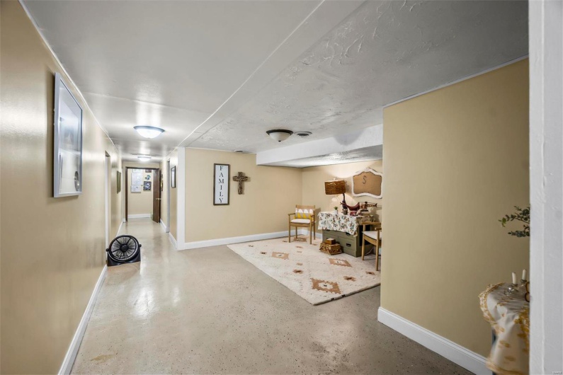1034 Old Cape Road, Jackson, Missouri 63755, 10 Rooms Rooms,2 BathroomsBathrooms,Residential,For Sale,Old Cape Road,MAR24003502