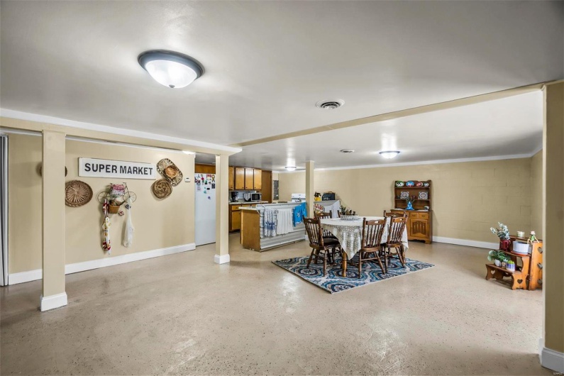 1034 Old Cape Road, Jackson, Missouri 63755, 10 Rooms Rooms,2 BathroomsBathrooms,Residential,For Sale,Old Cape Road,MAR24003502