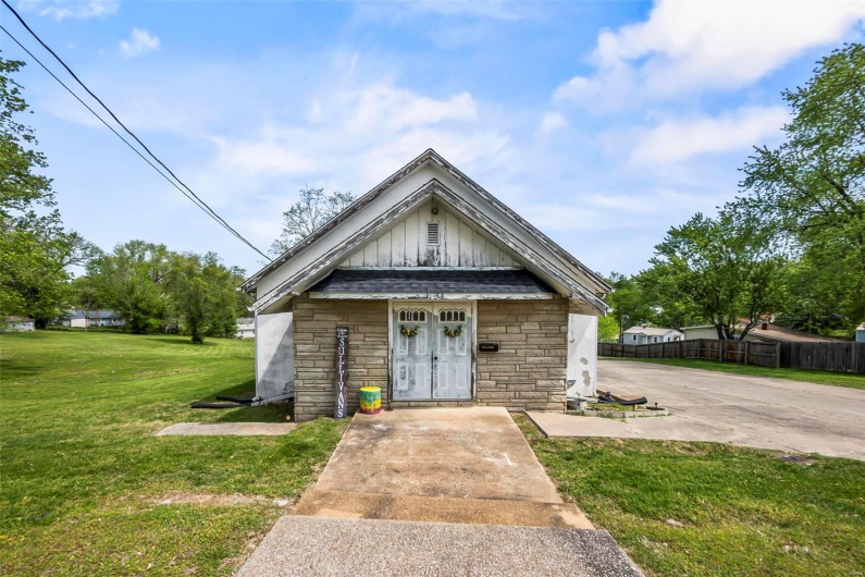 1034 Old Cape Road, Jackson, Missouri 63755, 10 Rooms Rooms,2 BathroomsBathrooms,Residential,For Sale,Old Cape Road,MAR24003502
