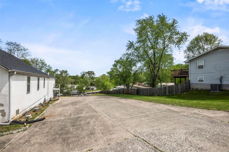 1034 Old Cape Road, Jackson, Missouri 63755, 10 Rooms Rooms,2 BathroomsBathrooms,Residential,For Sale,Old Cape Road,MAR24003502