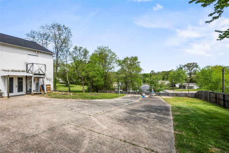 1034 Old Cape Road, Jackson, Missouri 63755, 10 Rooms Rooms,2 BathroomsBathrooms,Residential,For Sale,Old Cape Road,MAR24003502