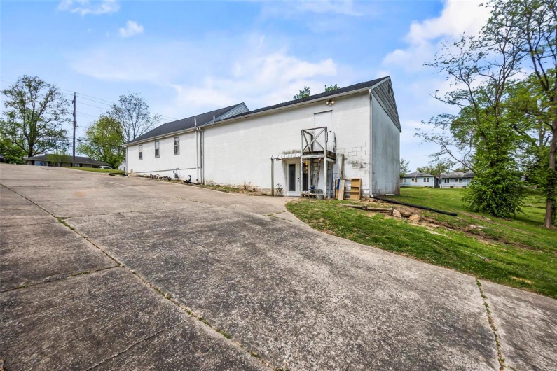 1034 Old Cape Road, Jackson, Missouri 63755, 10 Rooms Rooms,2 BathroomsBathrooms,Residential,For Sale,Old Cape Road,MAR24003502