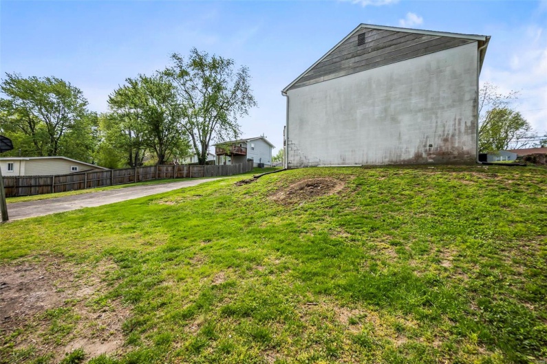 1034 Old Cape Road, Jackson, Missouri 63755, 10 Rooms Rooms,2 BathroomsBathrooms,Residential,For Sale,Old Cape Road,MAR24003502