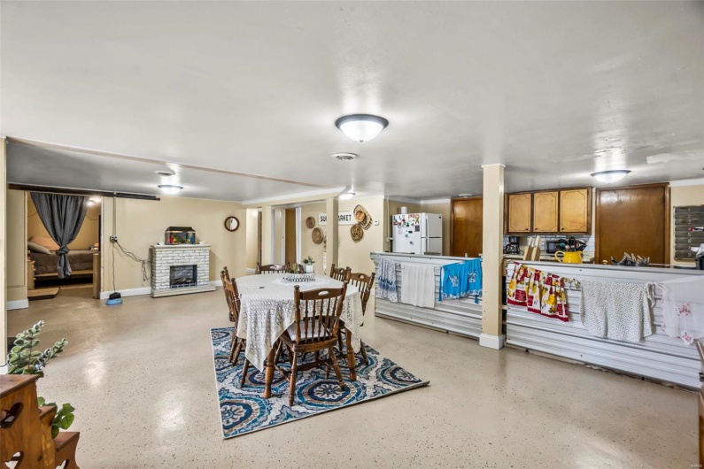 1034 Old Cape Road, Jackson, Missouri 63755, 10 Rooms Rooms,2 BathroomsBathrooms,Residential,For Sale,Old Cape Road,MAR24003502