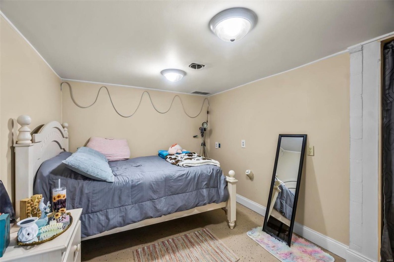 1034 Old Cape Road, Jackson, Missouri 63755, 10 Rooms Rooms,2 BathroomsBathrooms,Residential,For Sale,Old Cape Road,MAR24003502