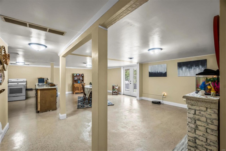 1034 Old Cape Road, Jackson, Missouri 63755, 10 Rooms Rooms,2 BathroomsBathrooms,Residential,For Sale,Old Cape Road,MAR24003502