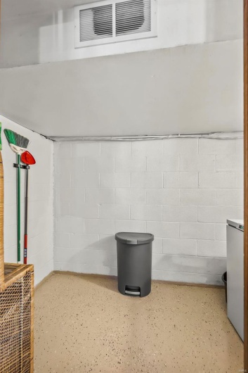 1034 Old Cape Road, Jackson, Missouri 63755, 10 Rooms Rooms,2 BathroomsBathrooms,Residential,For Sale,Old Cape Road,MAR24003502