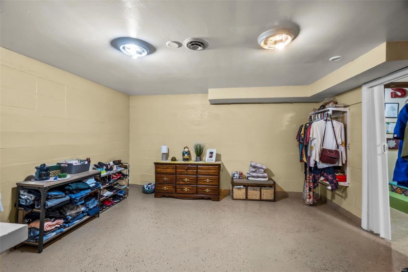 1034 Old Cape Road, Jackson, Missouri 63755, 10 Rooms Rooms,2 BathroomsBathrooms,Residential,For Sale,Old Cape Road,MAR24003502