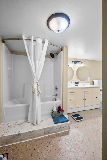 1034 Old Cape Road, Jackson, Missouri 63755, 10 Rooms Rooms,2 BathroomsBathrooms,Residential,For Sale,Old Cape Road,MAR24003502