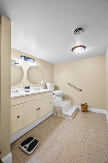 1034 Old Cape Road, Jackson, Missouri 63755, 10 Rooms Rooms,2 BathroomsBathrooms,Residential,For Sale,Old Cape Road,MAR24003502