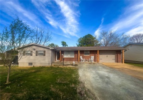 102 Roosevelt Street, Desloge, Missouri 63601, 3 Bedrooms Bedrooms, 8 Rooms Rooms,2 BathroomsBathrooms,Residential,For Sale,Roosevelt,MAR25016272