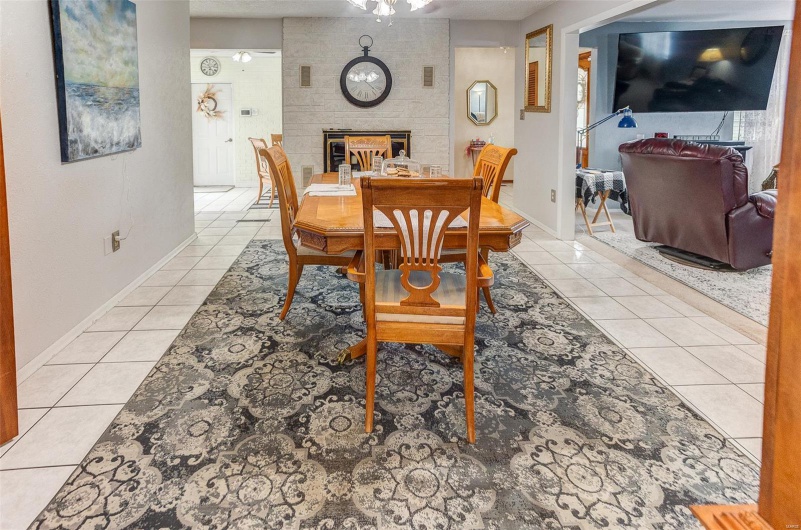 11418 Holloway Rd, Sparta, Illinois 62286, 3 Bedrooms Bedrooms, 8 Rooms Rooms,2 BathroomsBathrooms,Residential,For Sale,Holloway Rd,MAR25018274
