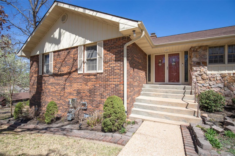 2035 King Road, Poplar Bluff, Missouri 63901, 6 Bedrooms Bedrooms, 19 Rooms Rooms,4 BathroomsBathrooms,Residential,For Sale,King,MAR25018111