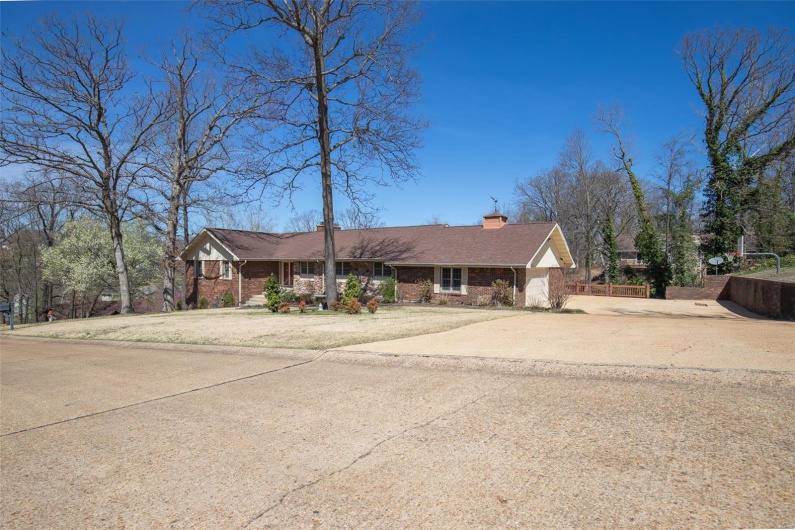 2035 King Road, Poplar Bluff, Missouri 63901, 6 Bedrooms Bedrooms, 19 Rooms Rooms,4 BathroomsBathrooms,Residential,For Sale,King,MAR25018111