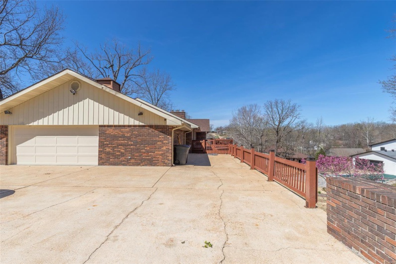 2035 King Road, Poplar Bluff, Missouri 63901, 6 Bedrooms Bedrooms, 19 Rooms Rooms,4 BathroomsBathrooms,Residential,For Sale,King,MAR25018111