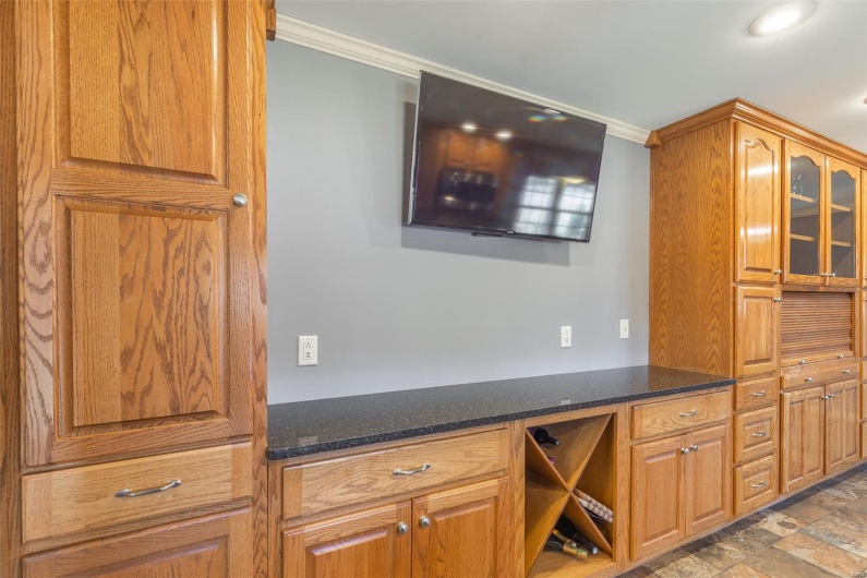 2035 King Road, Poplar Bluff, Missouri 63901, 6 Bedrooms Bedrooms, 19 Rooms Rooms,4 BathroomsBathrooms,Residential,For Sale,King,MAR25018111