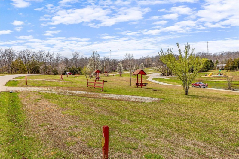 6400 Hoot Owl Lane, French Village, Missouri 63036, 1 Bedroom Bedrooms, 4 Rooms Rooms,1 BathroomBathrooms,Residential,For Sale,Hoot Owl,MAR25017161