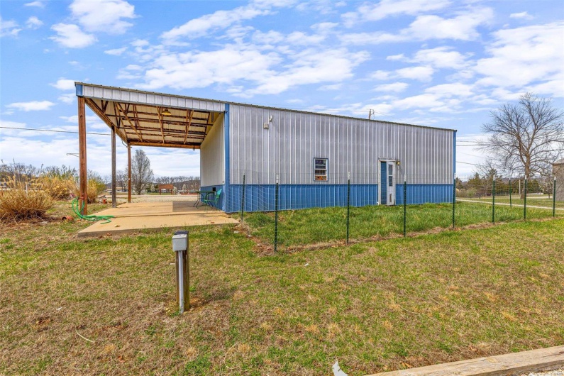 6400 Hoot Owl Lane, French Village, Missouri 63036, 1 Bedroom Bedrooms, 4 Rooms Rooms,1 BathroomBathrooms,Residential,For Sale,Hoot Owl,MAR25017161