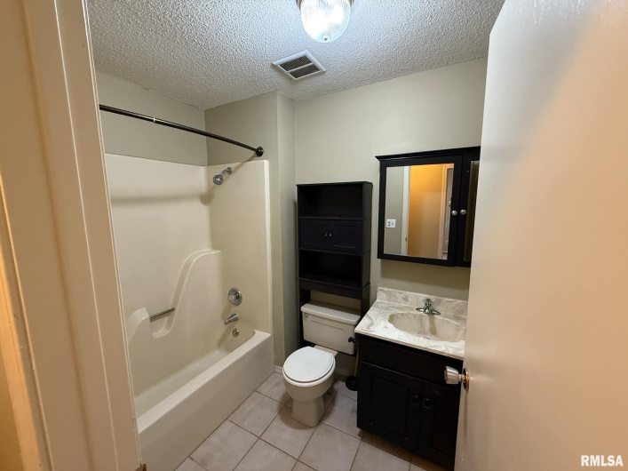 1401 END Street, Marion, Illinois 62959, 3 Bedrooms Bedrooms, 0 ,2 BathroomsBathrooms,Residential,For Sale,END,0,RMAEB457290