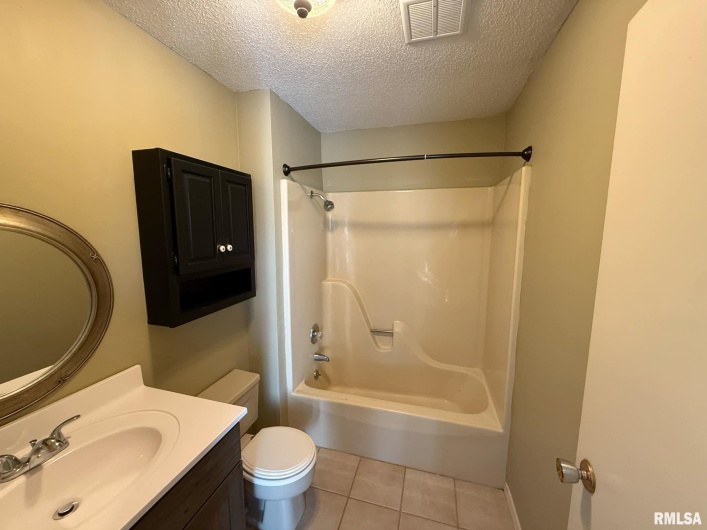1401 END Street, Marion, Illinois 62959, 3 Bedrooms Bedrooms, 0 ,2 BathroomsBathrooms,Residential,For Sale,END,0,RMAEB457290