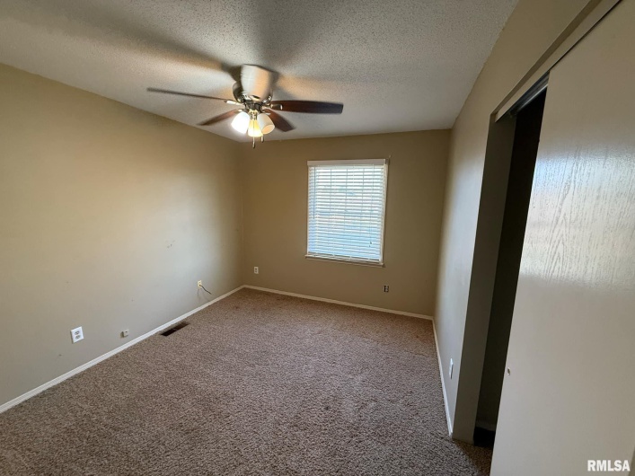 1401 END Street, Marion, Illinois 62959, 3 Bedrooms Bedrooms, 0 ,2 BathroomsBathrooms,Residential,For Sale,END,0,RMAEB457290