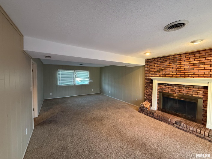 1401 END Street, Marion, Illinois 62959, 3 Bedrooms Bedrooms, 0 ,2 BathroomsBathrooms,Residential,For Sale,END,0,RMAEB457290