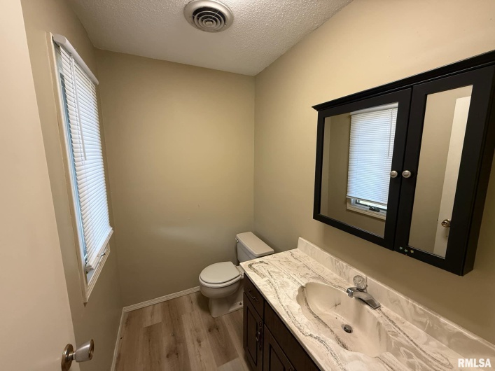 1401 END Street, Marion, Illinois 62959, 3 Bedrooms Bedrooms, 0 ,2 BathroomsBathrooms,Residential,For Sale,END,0,RMAEB457290