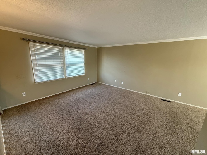 1401 END Street, Marion, Illinois 62959, 3 Bedrooms Bedrooms, 0 ,2 BathroomsBathrooms,Residential,For Sale,END,0,RMAEB457290