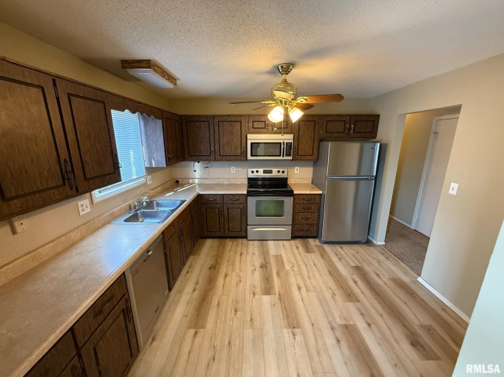 1401 END Street, Marion, Illinois 62959, 3 Bedrooms Bedrooms, 0 ,2 BathroomsBathrooms,Residential,For Sale,END,0,RMAEB457290